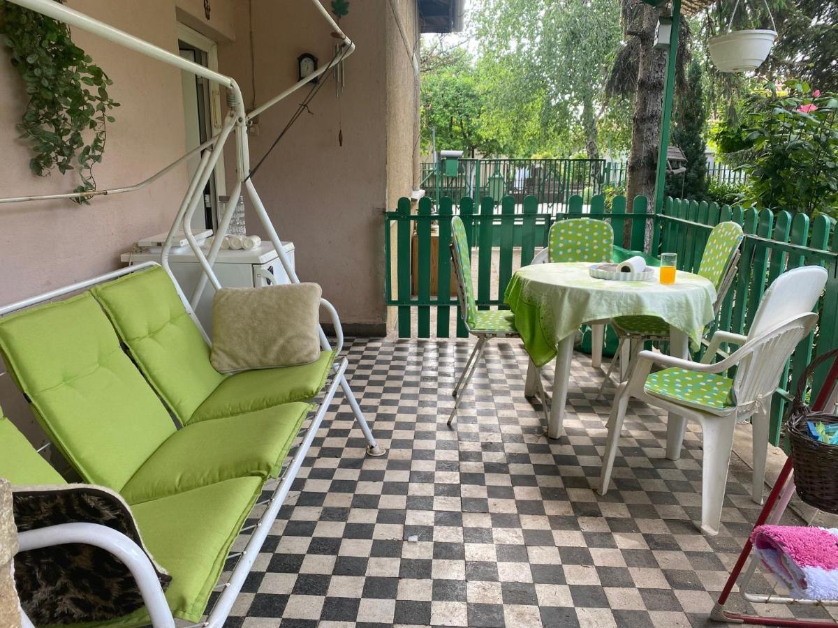 Grany'S Retro Guesthouse Near Budapest Airport Vecsés Exterior foto