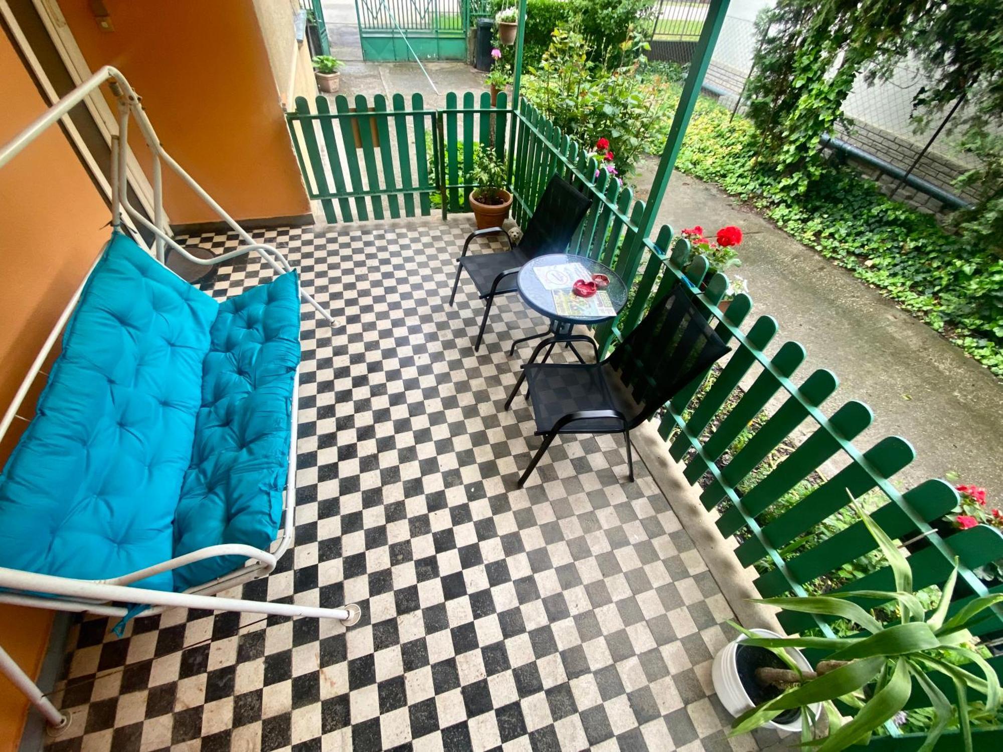 Grany'S Retro Guesthouse Near Budapest Airport Vecsés Exterior foto
